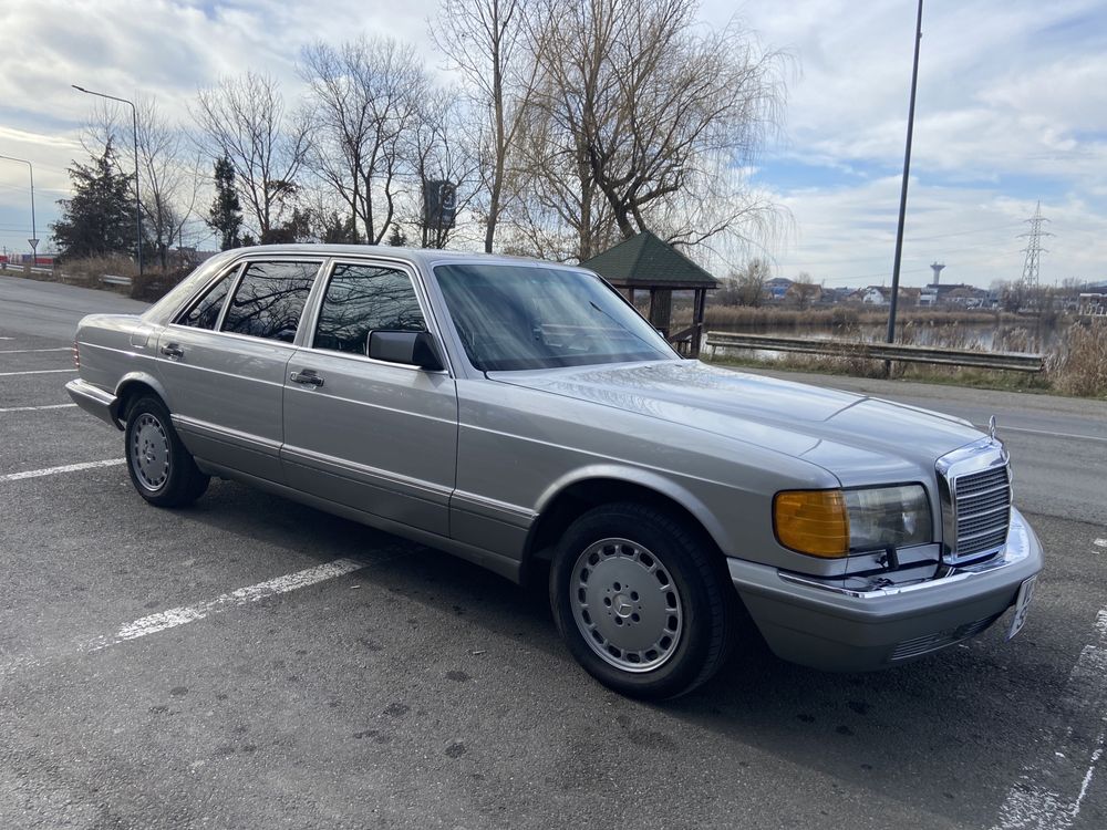 Mercedes-Benz W126 560 SEL