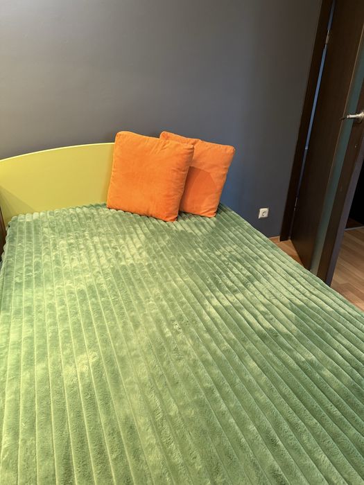 Зелено легло с матрак