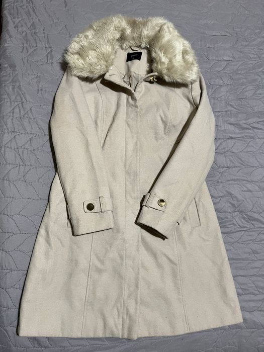 Зимно бежово палто