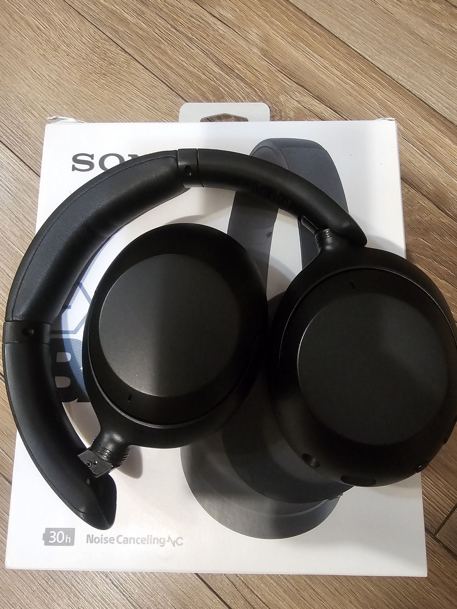 Casti over the ear Sony