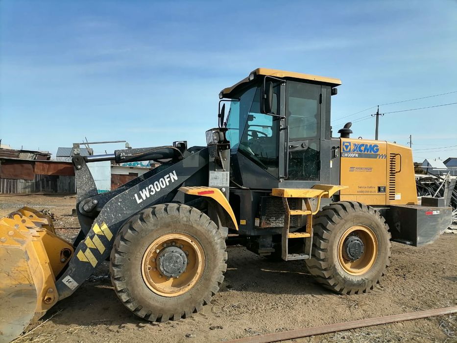 Продам франтальный погрузчик LW 300 FN.