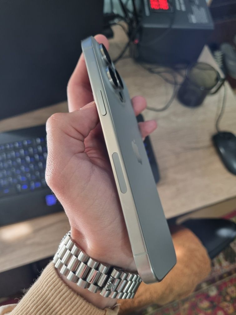 Iphone 15 pro max natural