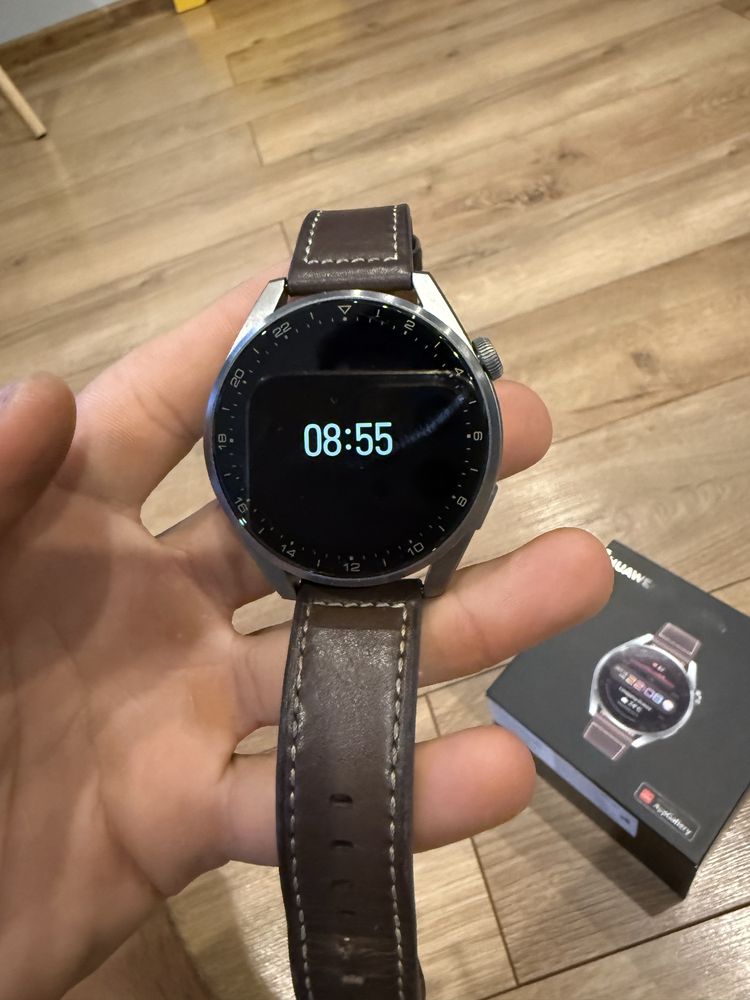 Продавам Huawei Watch 3 Pro – перфектно състояние, с кутия и документи