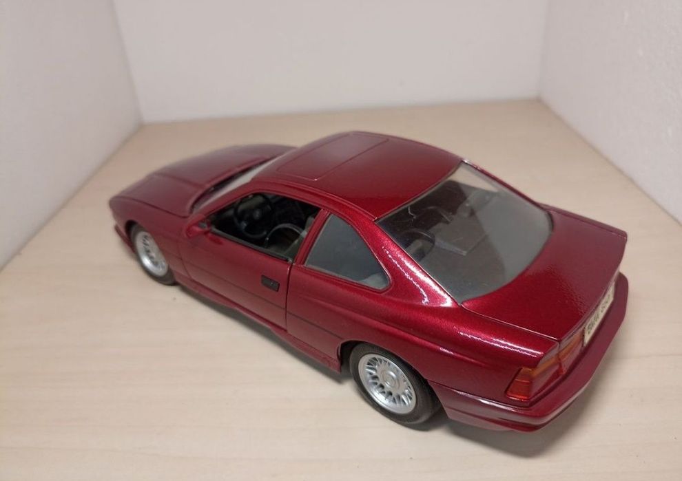 BMW 850i 1:18
Scara 1:18
Produs de maisto 

Pozele reflectă realitatea