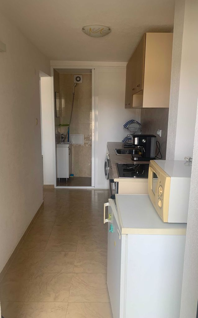 Дава се под наем Едностаен апартамент в Карлово - 35 кв.м за 178.5 € - Снимка #3