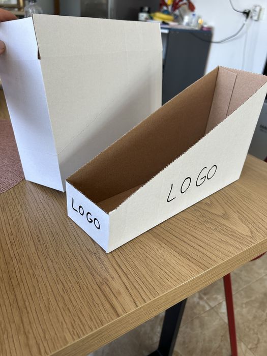 Vand cutii tip tăviță din carton ideal pentru produse la raft