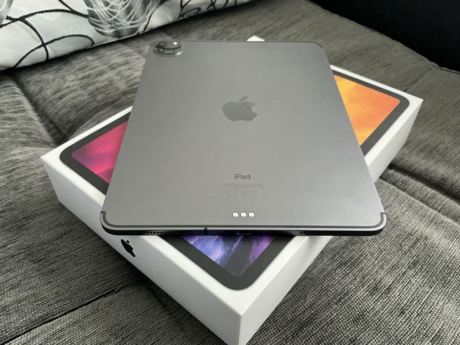 Отличен iPad Pro 11” WiFi + Cellular (2nd Generation) с Magic Keyboard