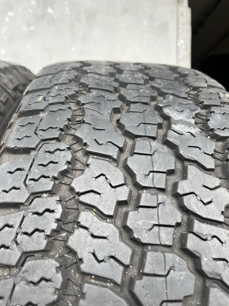 4 бр. всесезонни гуми 255/70/15C GoodYear WRL DOT 4820 6-6,5 mm