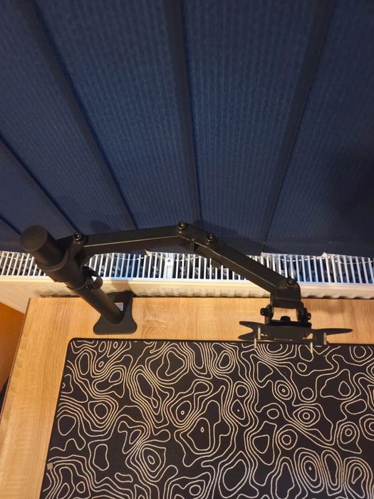 Vand Brat de Monitor