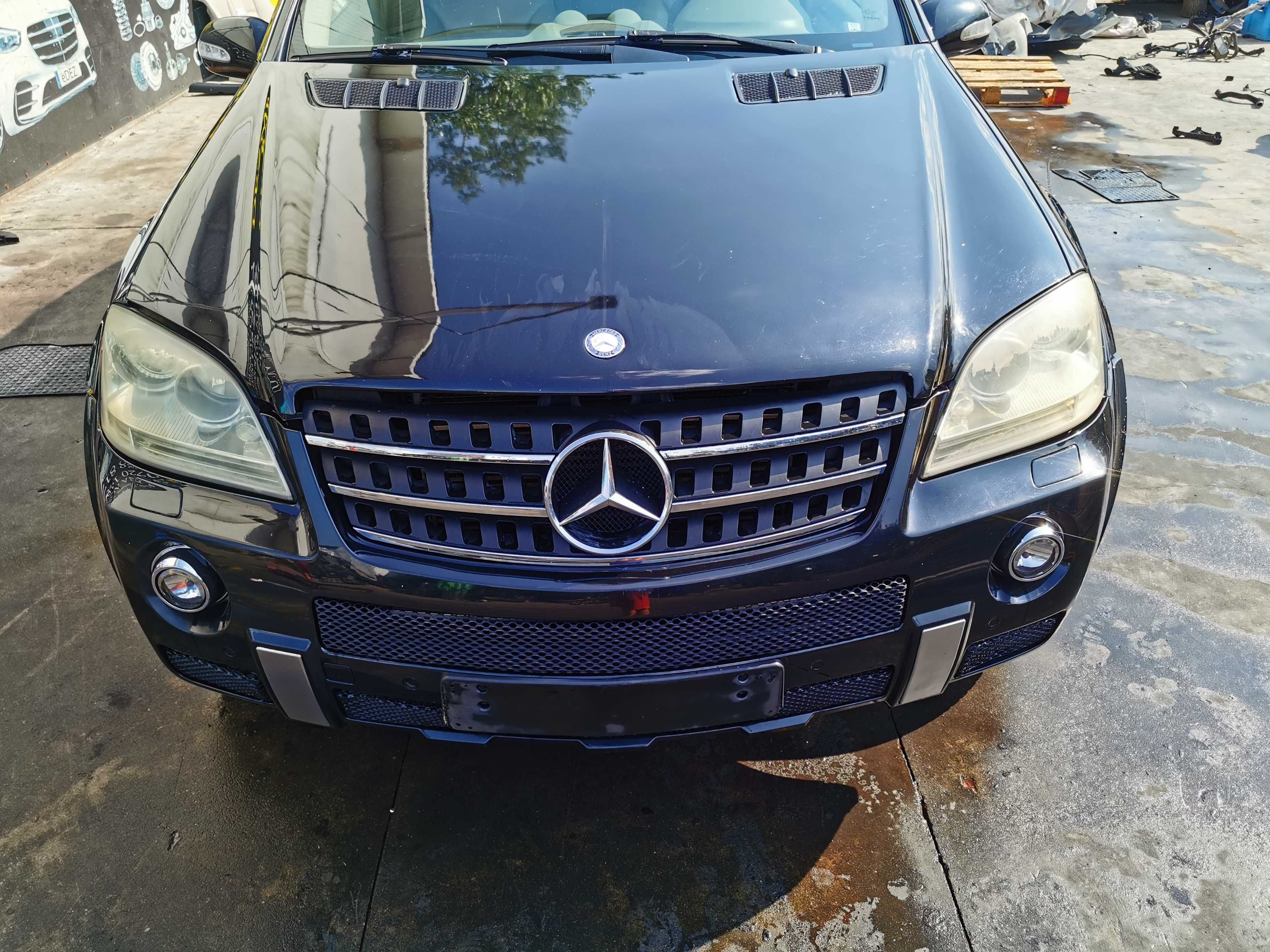 Dezmembrez mercedes ml w164 AMG/ml 420 cdi/bara fata ml amg/far xenon