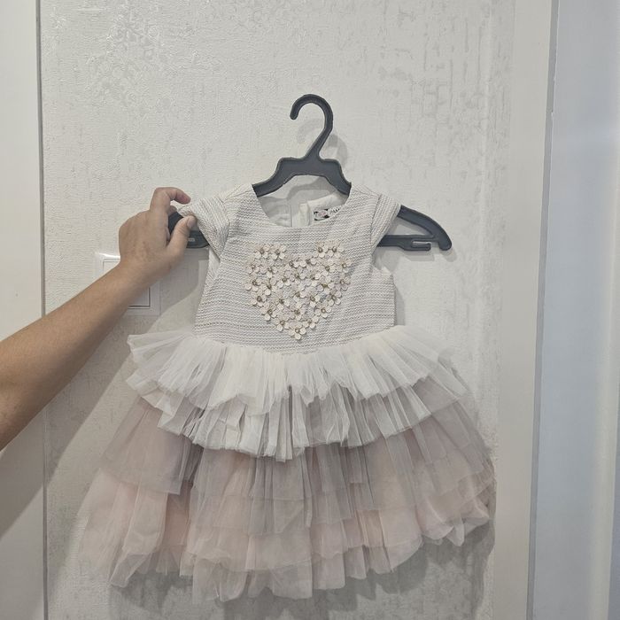 Продам платье нарядное для девочки