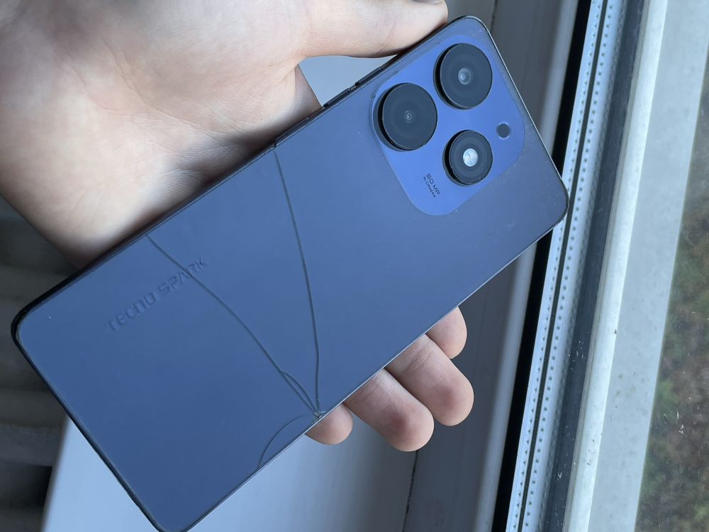 Продам телефон Tecno Spark 10 pro