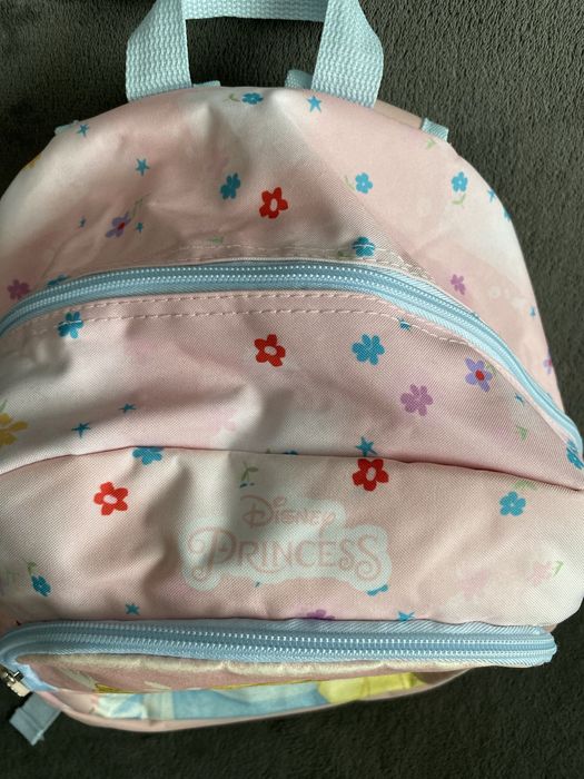 Ghiozdan printese Disney, stralucitor, 2 compartimente spatioase.