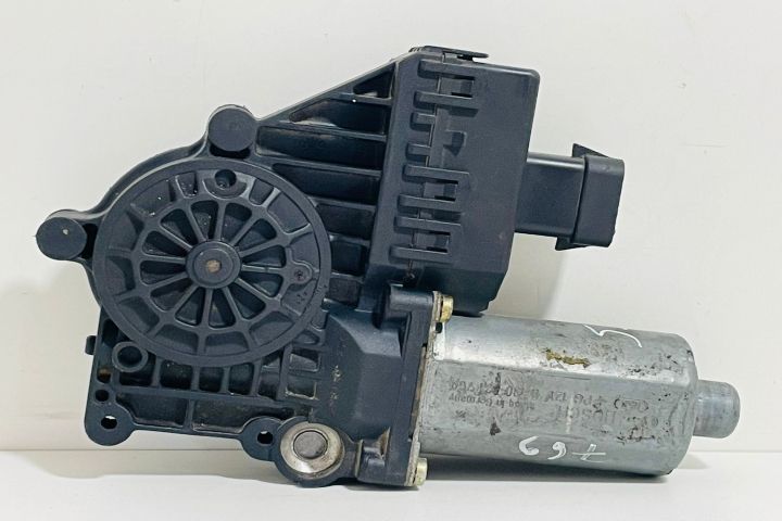 Motoras macara  Bosch geam dreapta fata 0130821769 Opel Astra G seria