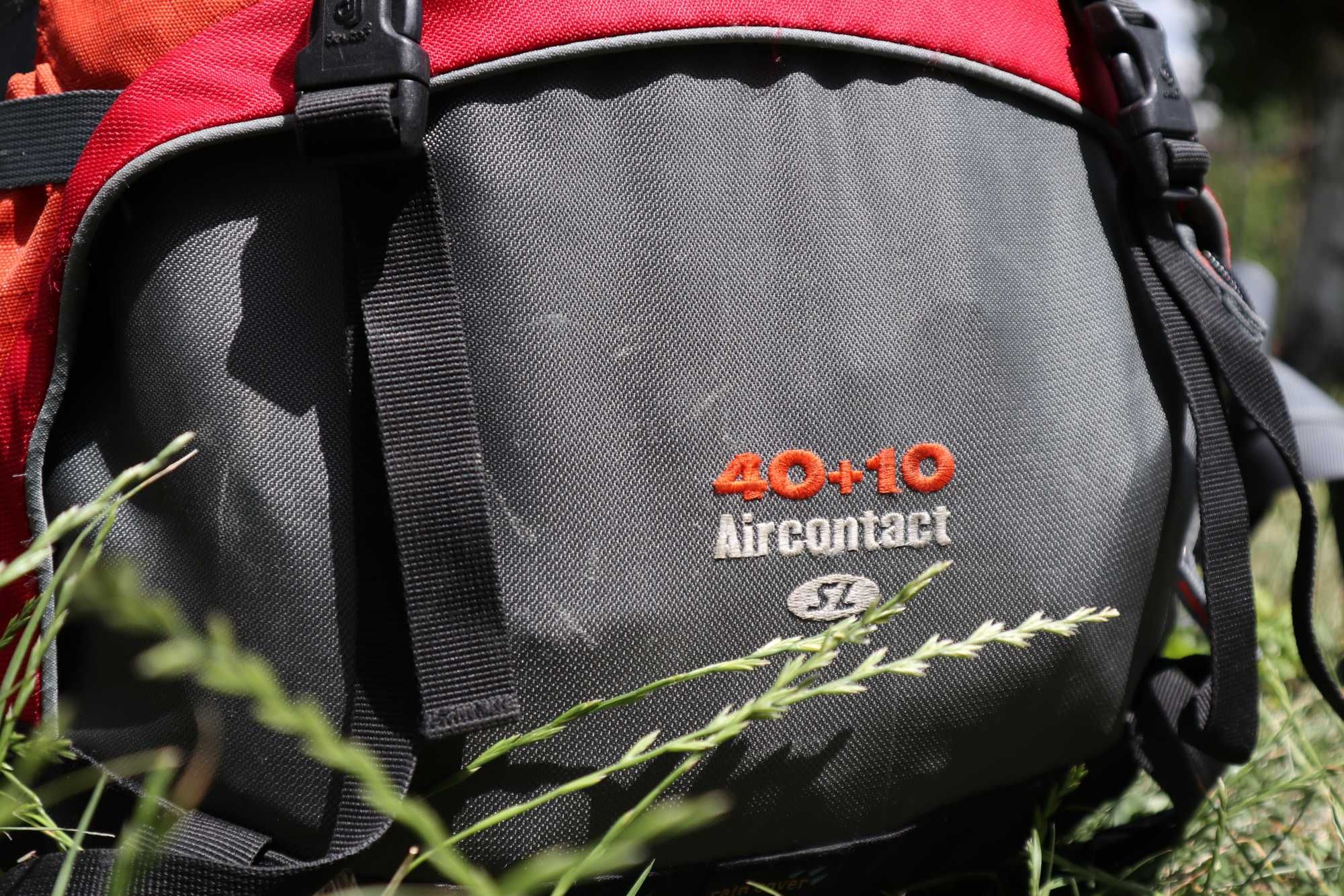 Раница за планински преходи Deuter AirContact 40 + 10 SL