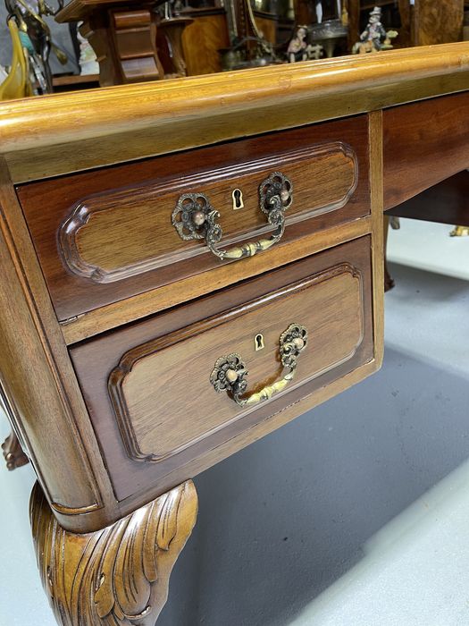 Birou din lemn masiv, stil Chippendale