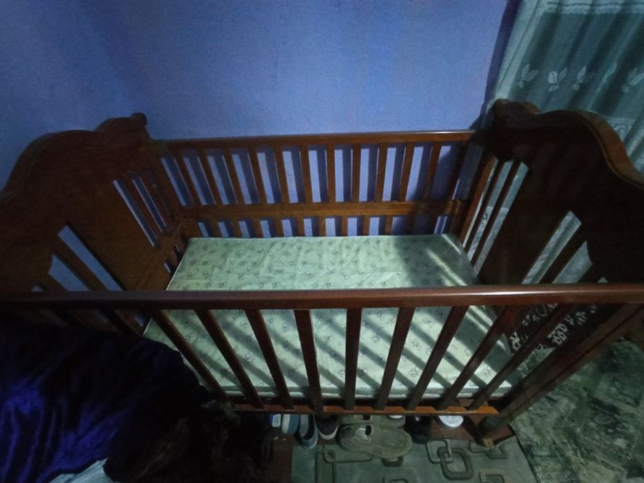 Yangi detskiy krovat sotiladi