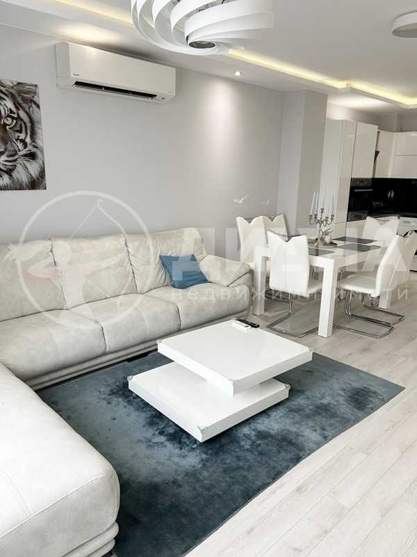 Продава се Тристаен апартамент в Пловдив, Тракия - 120 кв.м за 1992 €/кв.м - Снимка #1