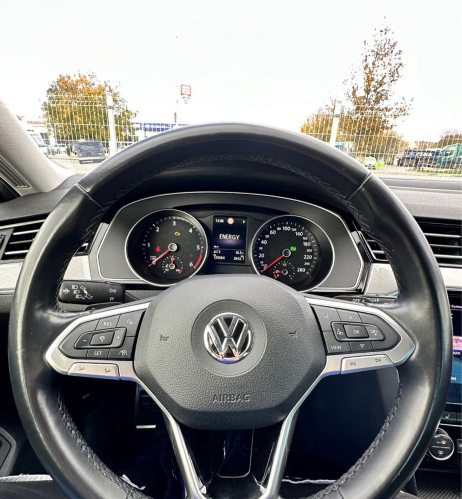 Продавам VW PASSAT B8,5