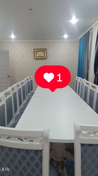 Продам гостинный стол со стульями