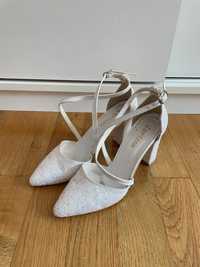 Pantofi albi cu paiete marimea 37(38)