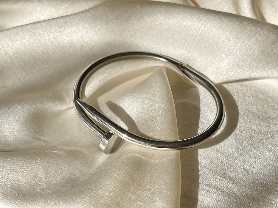 Дамски стоманени гривни пирон Carrtier