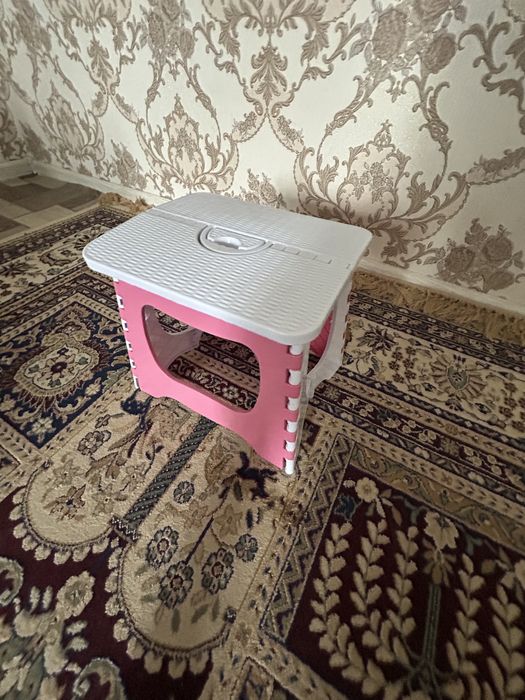 Отдам столик и коляска в хорошом состаяний