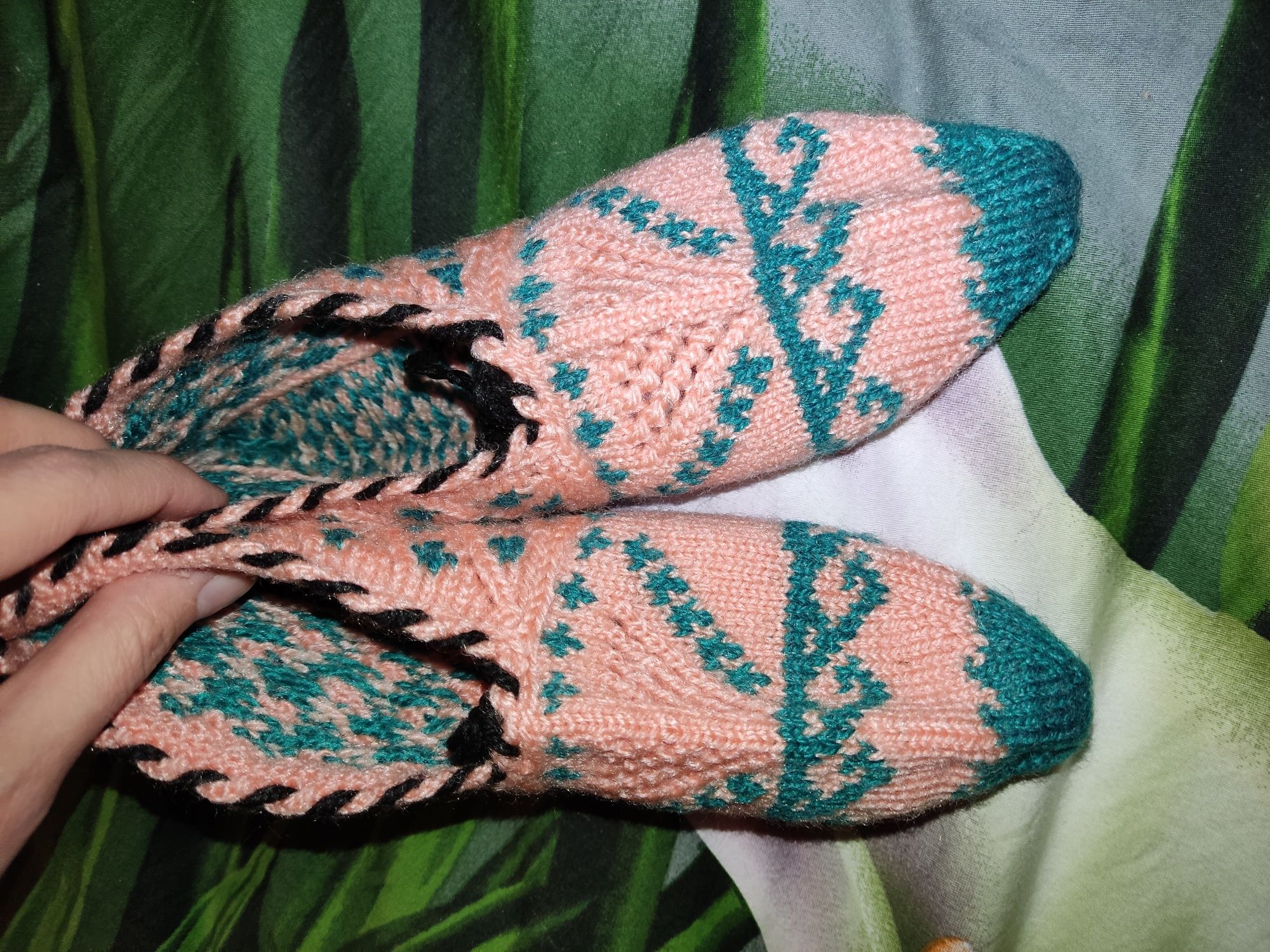 Красивые, а ещё и теплые шерстяные носки,hand made
