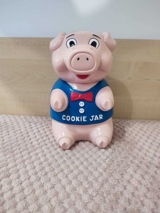 Vând cutie fursecuri în forma de purcelus