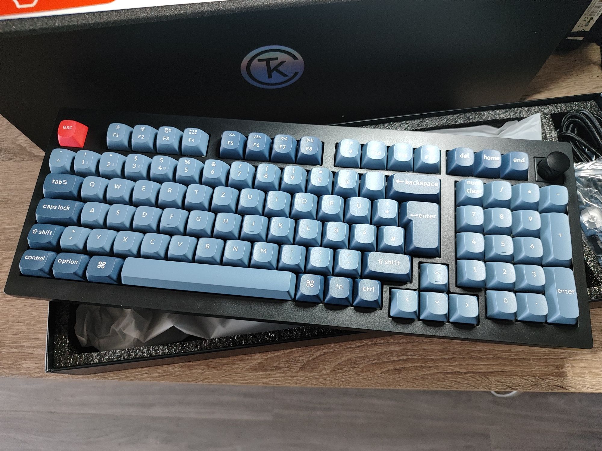 ПРОМО ! Keychron V5 MAX Bluetooth Геймърска безжична клавиатура !