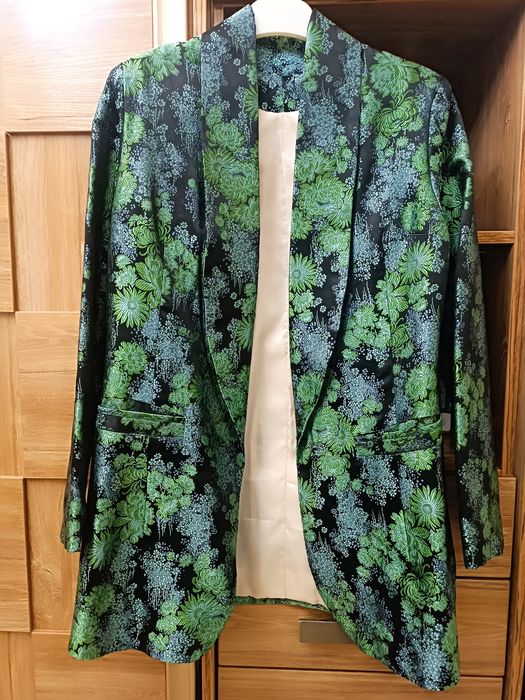 красивый пиджак нарядный