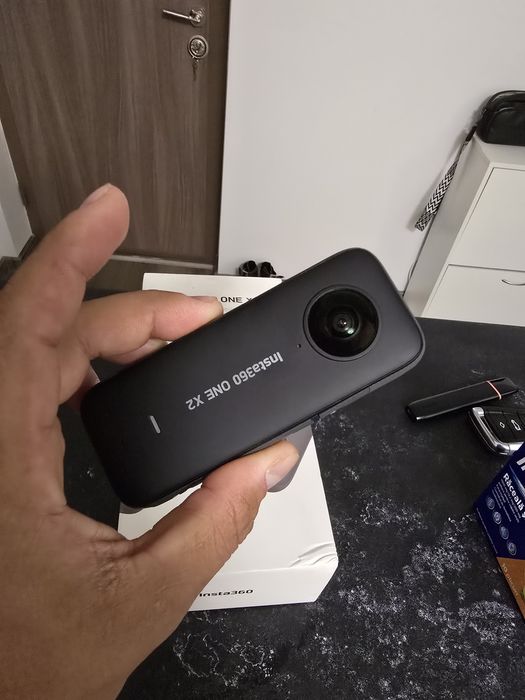 Vând camera insta360x2