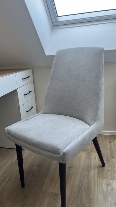 Стол за тоалетка, бюро или кухненска маса