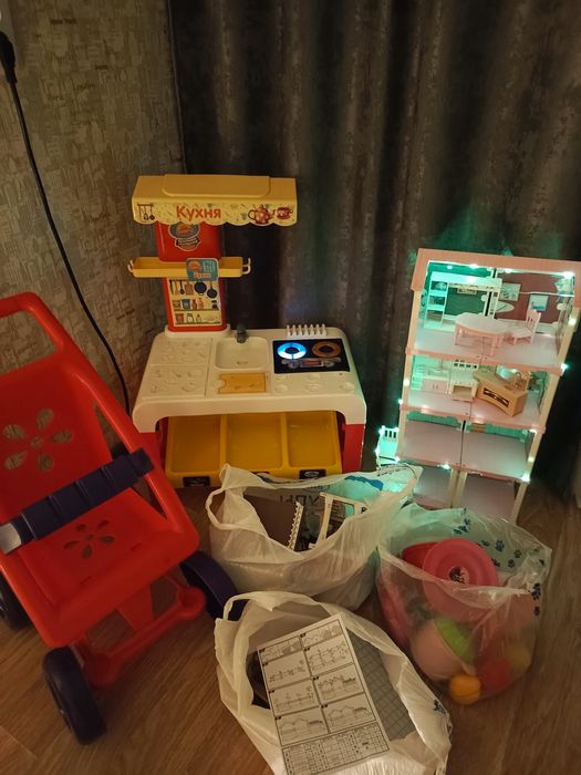 Игрушки Кукольный домик