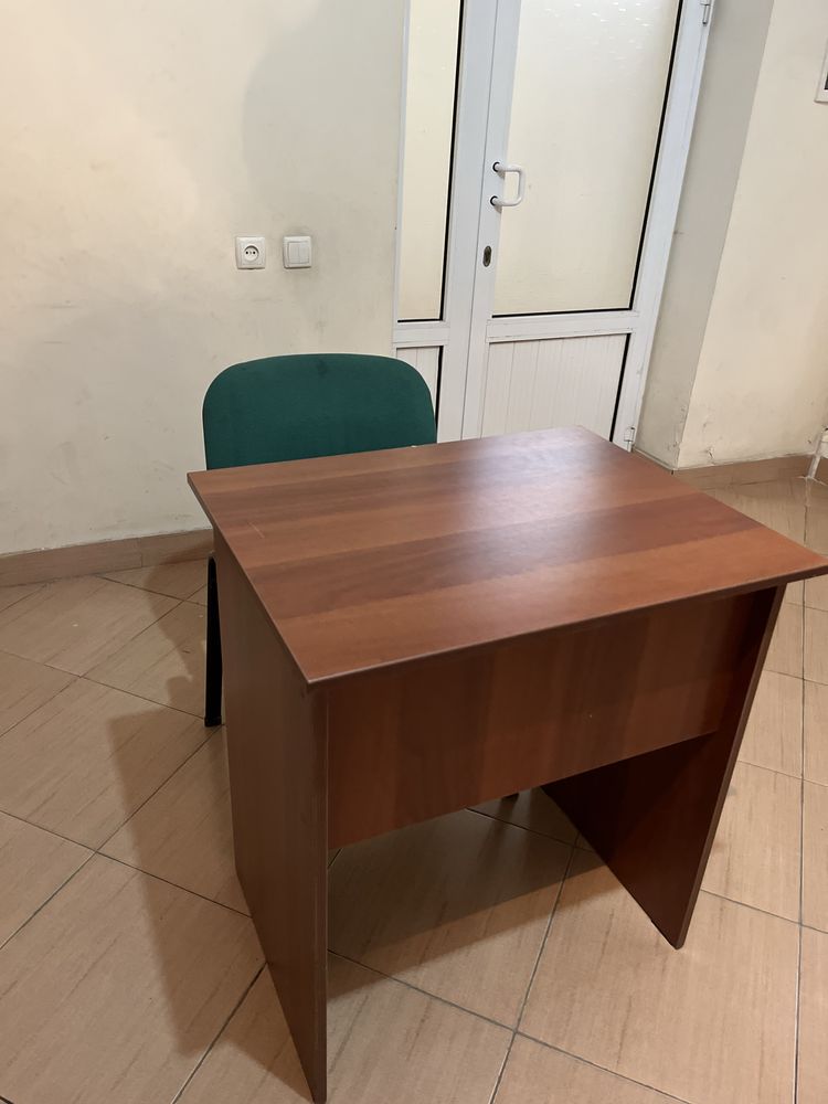 Ofis uchun Parta va stullar uy bo’shatishga zudlik bilan