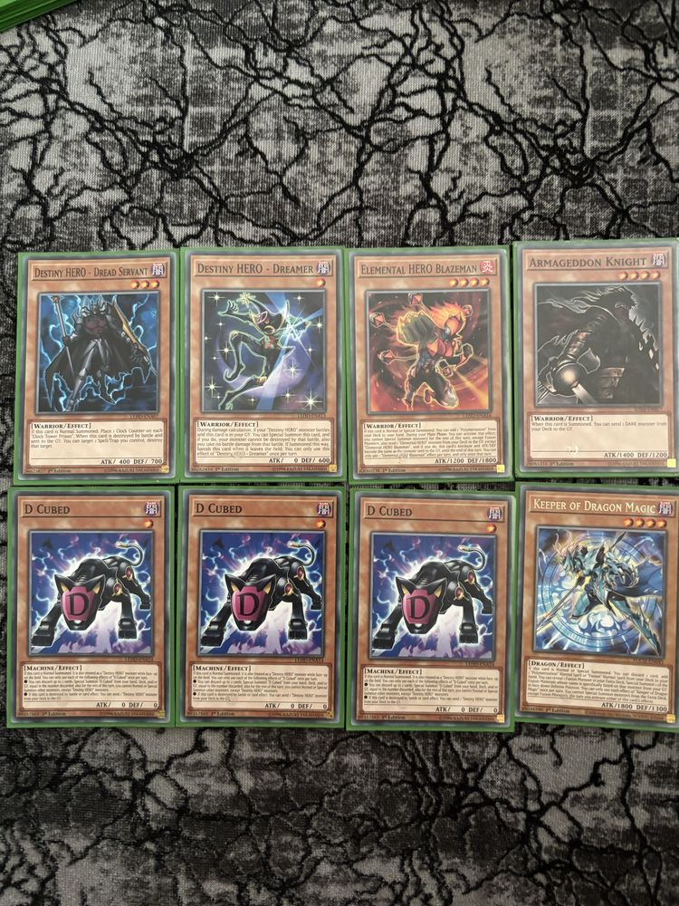 Yugioh карти.