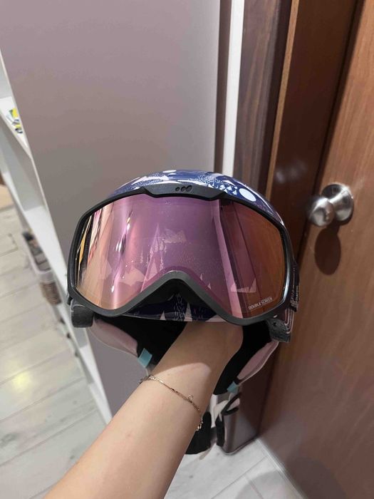 Ски каска с очила