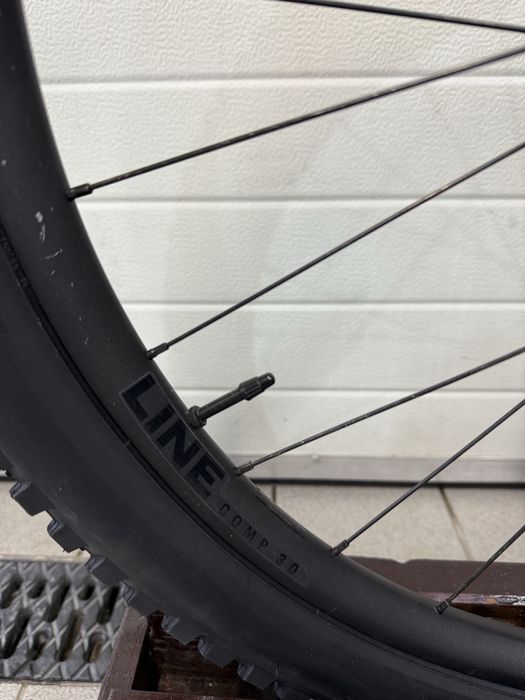 Roata spate Bontrager Linie Comp30+cauciuc Maxxis Minion DHR2 Nou!
