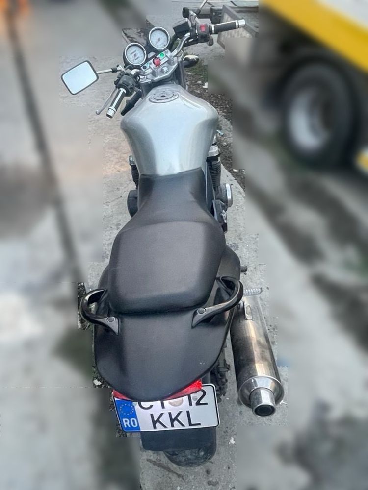Motocicleta Kawasaki ZR-7S