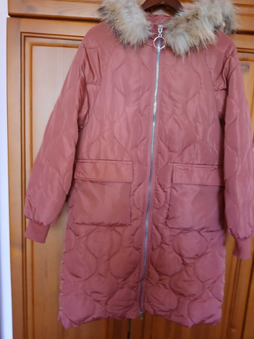 Зимна ,топла , красива грейка. Лека и много удобна!