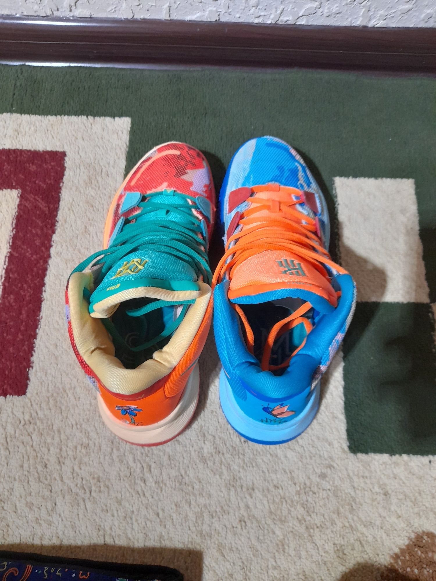 Красовки от фирмы NIKE.