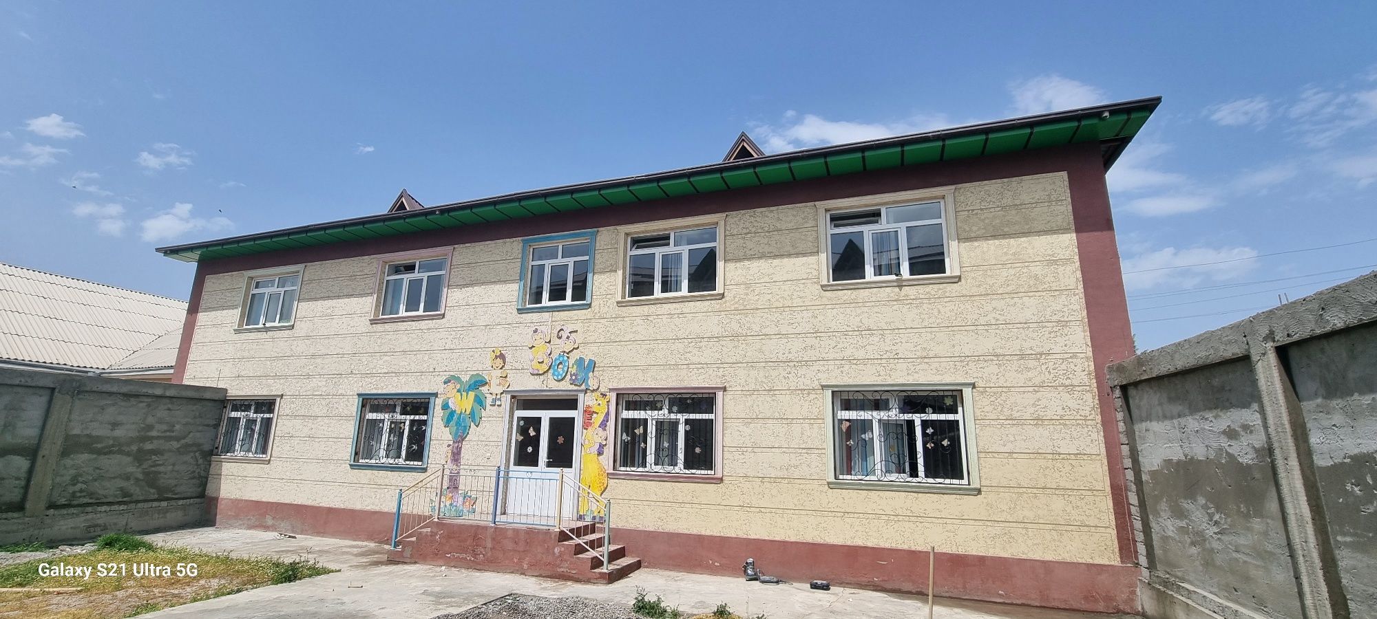Уй сотилади (богча сифатида фойдаланиш учун курилган).