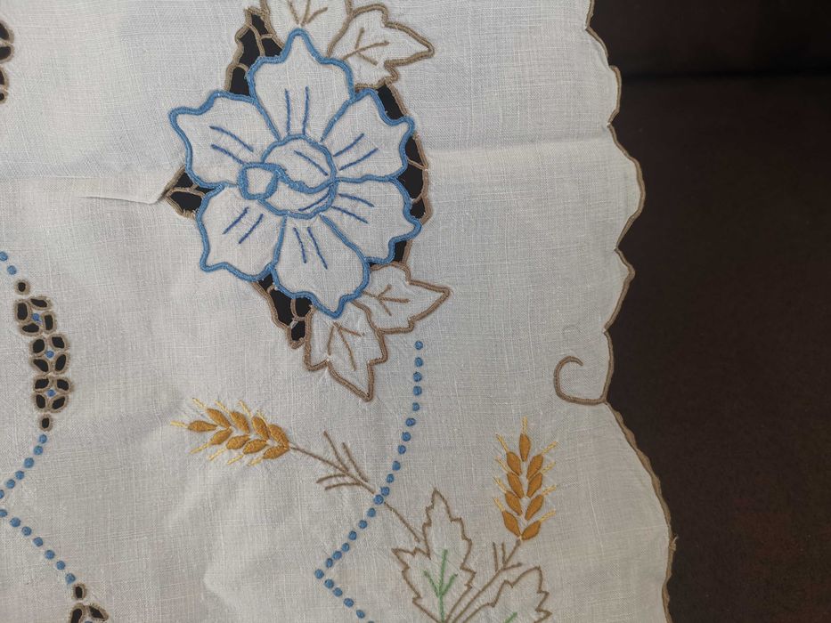 Нова покривка рязана бродерия 120/120см.