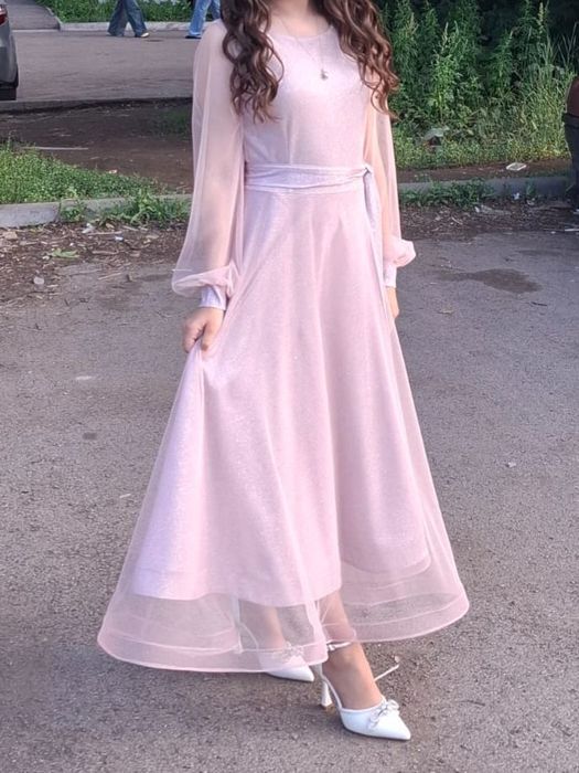 Продаю вечернее нарядное и очень красивое платье