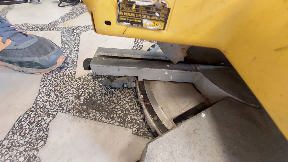 Ръчен Циркуляр DeWalt DW 700