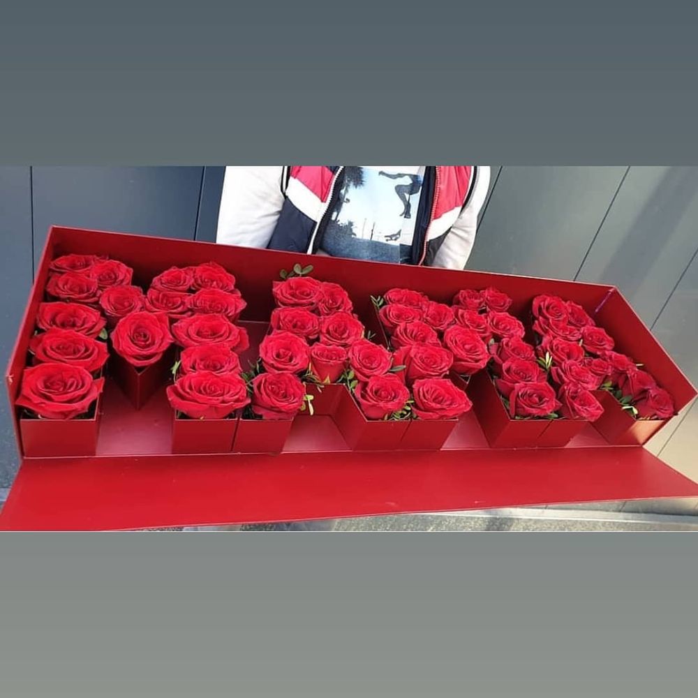 Цветы в коробке доставка Каскелен