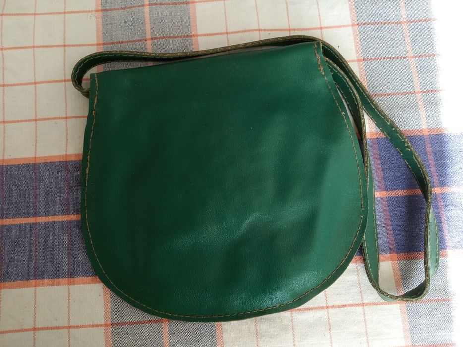 Детска чанта с Мики Маус и брошки