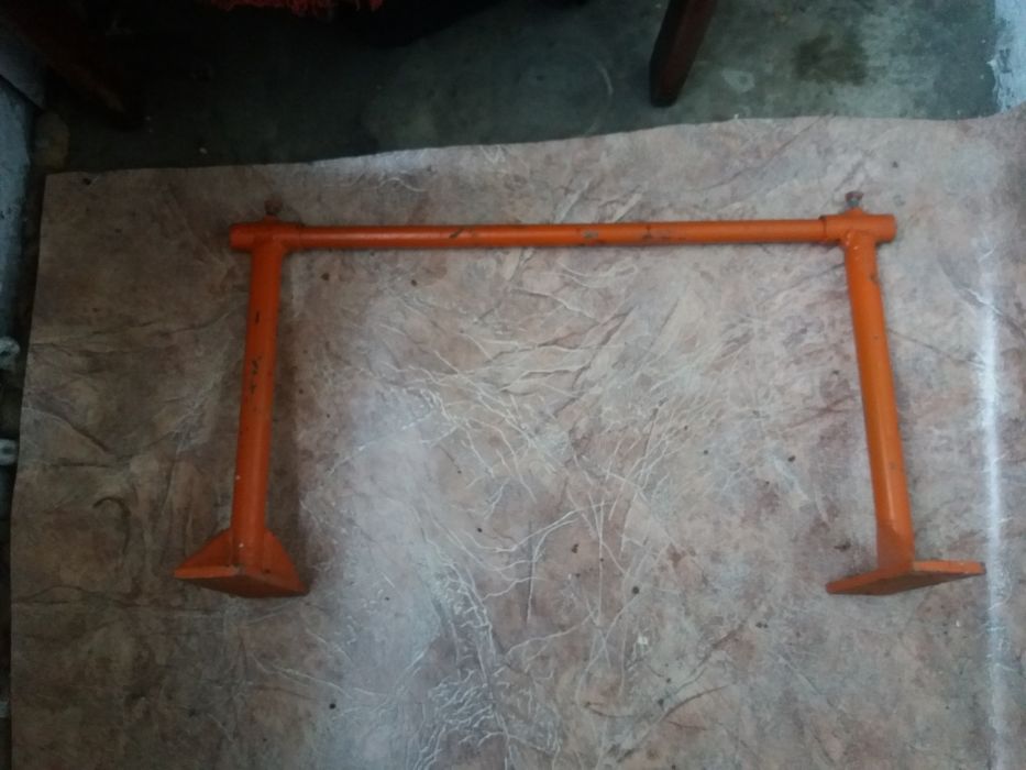 Продам отличный  турник металически