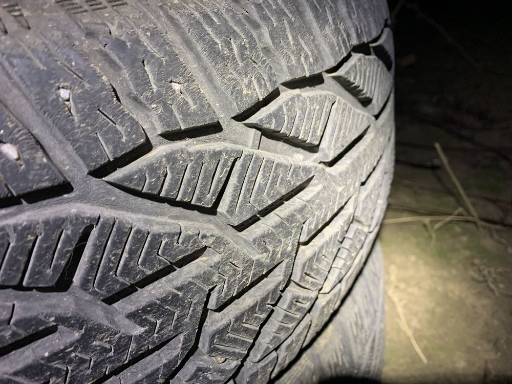 Зимни гуми за джип 215/65 R16