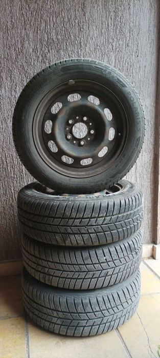 Продавам зимни гуми 16 цола с оригинални джанти за BMW E 46